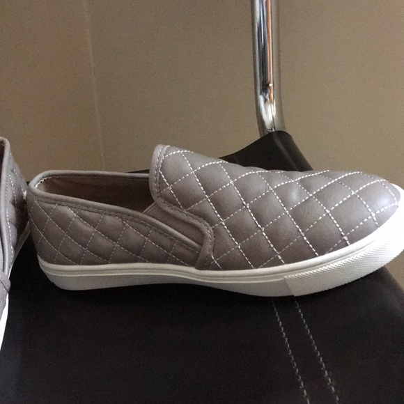 Steve Madden  ECENTRCQ SLIP-ON SNEAKER - Picture 2 of 3
